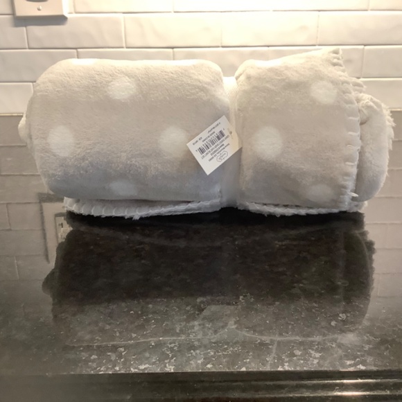 Unisex Gray and White Sweet Baby Blanket and Hat Set - Picture 4 of 5